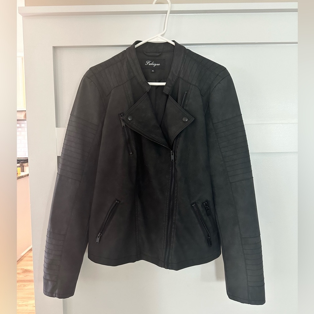 Fahsyee faux leather jacket